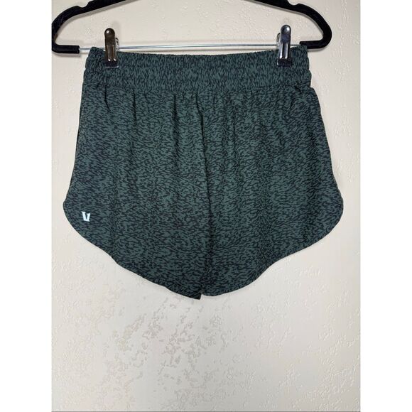 Vuori Clementine 4" Short - Picture 5 of 6